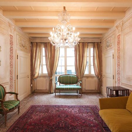 Explore Venice From A Sophisticated Hideaway In San Polo Luaran gambar