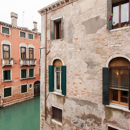 Explore Venice From A Sophisticated Hideaway In San Polo Luaran gambar
