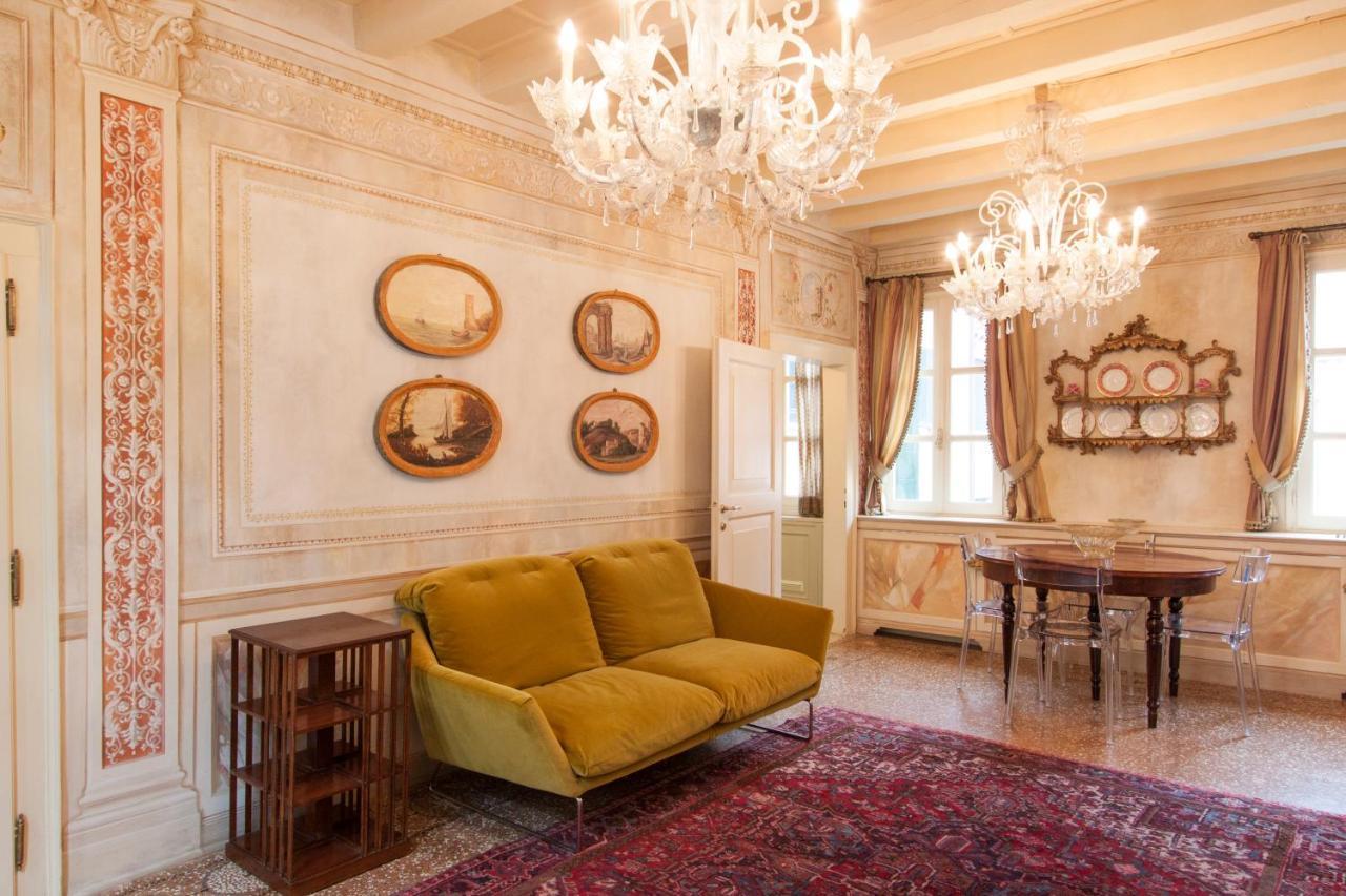 Explore Venice From A Sophisticated Hideaway In San Polo Luaran gambar