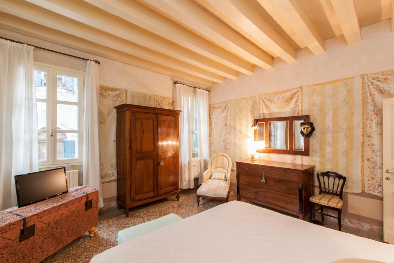 Explore Venice From A Sophisticated Hideaway In San Polo Luaran gambar