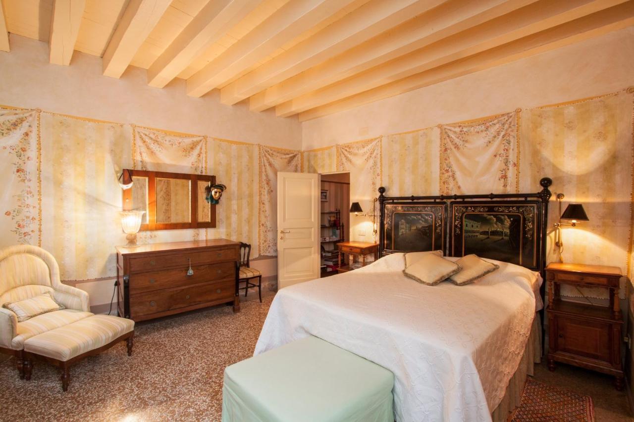 Explore Venice From A Sophisticated Hideaway In San Polo Luaran gambar