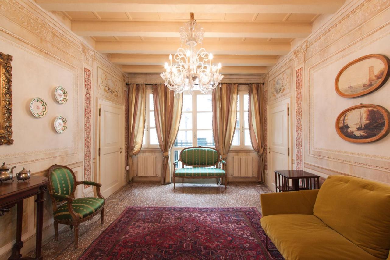 Explore Venice From A Sophisticated Hideaway In San Polo Luaran gambar