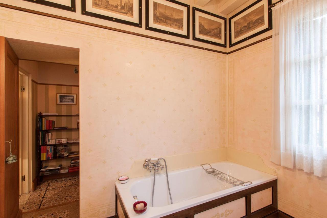 Explore Venice From A Sophisticated Hideaway In San Polo Luaran gambar