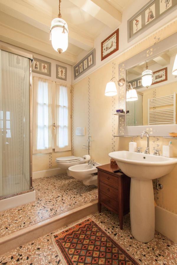 Explore Venice From A Sophisticated Hideaway In San Polo Luaran gambar