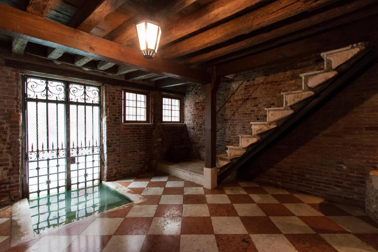 Explore Venice From A Sophisticated Hideaway In San Polo Luaran gambar