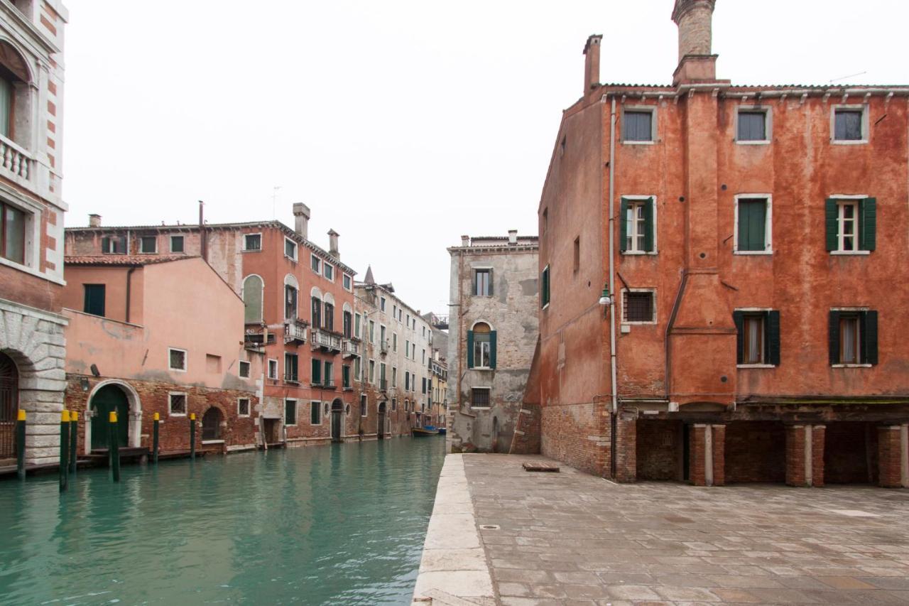 Explore Venice From A Sophisticated Hideaway In San Polo Luaran gambar