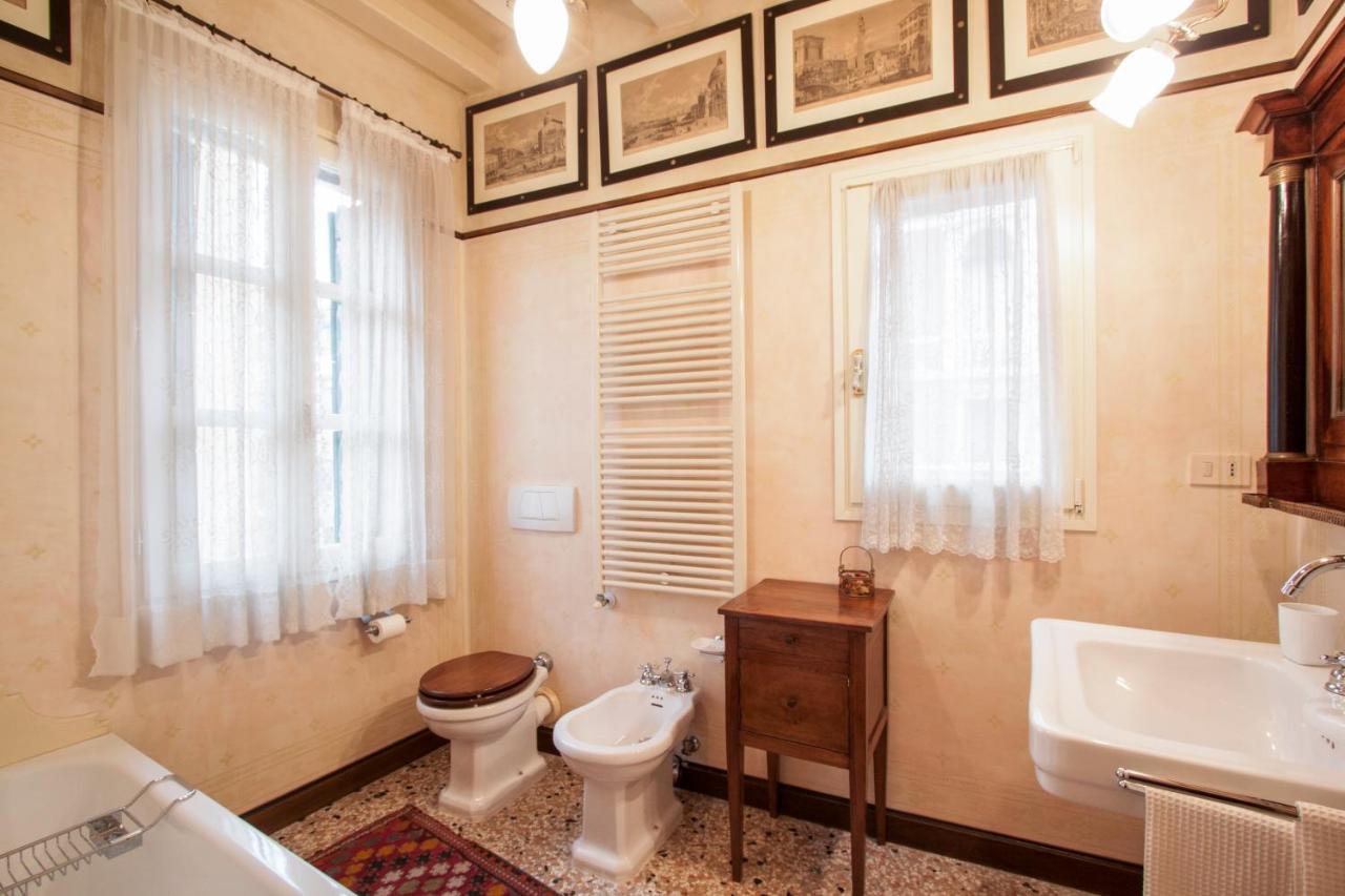 Explore Venice From A Sophisticated Hideaway In San Polo Luaran gambar