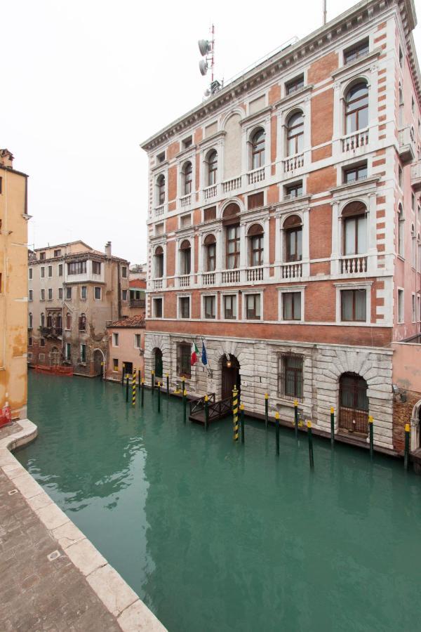 Explore Venice From A Sophisticated Hideaway In San Polo Luaran gambar