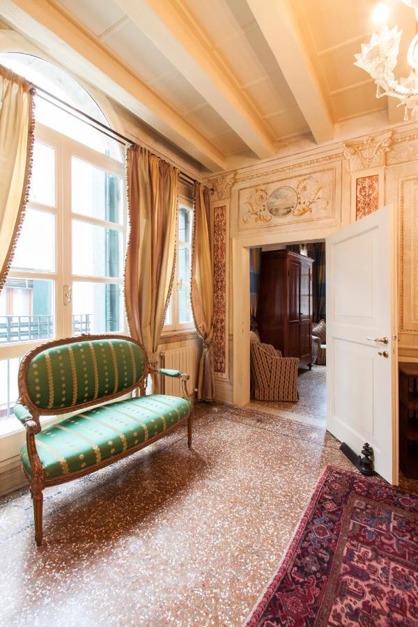 Explore Venice From A Sophisticated Hideaway In San Polo Luaran gambar